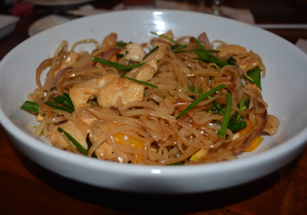 Large bowl full of Kona Cafe's gluten free Pan-Asian Noodles!